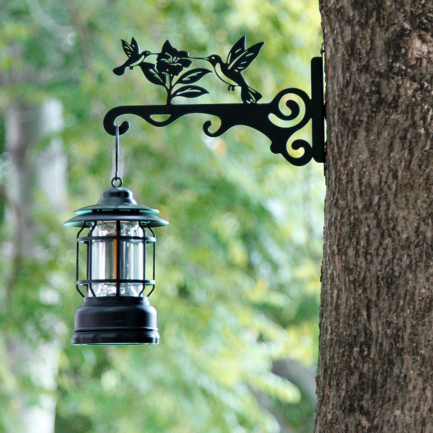 Mekpiwu bird-pattern wall hook helps organize baskets and lanterns neatly.