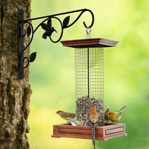 The mekpiwu garden decor setup demonstrates stylish wall hooks enhancing outdoor spaces.