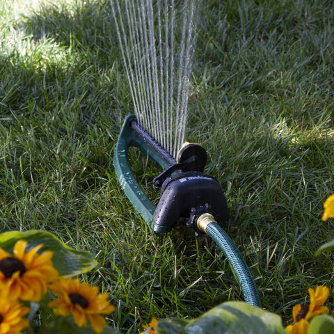 Wide-area watering from Melnor 65049 AMZ covers large lawn sections