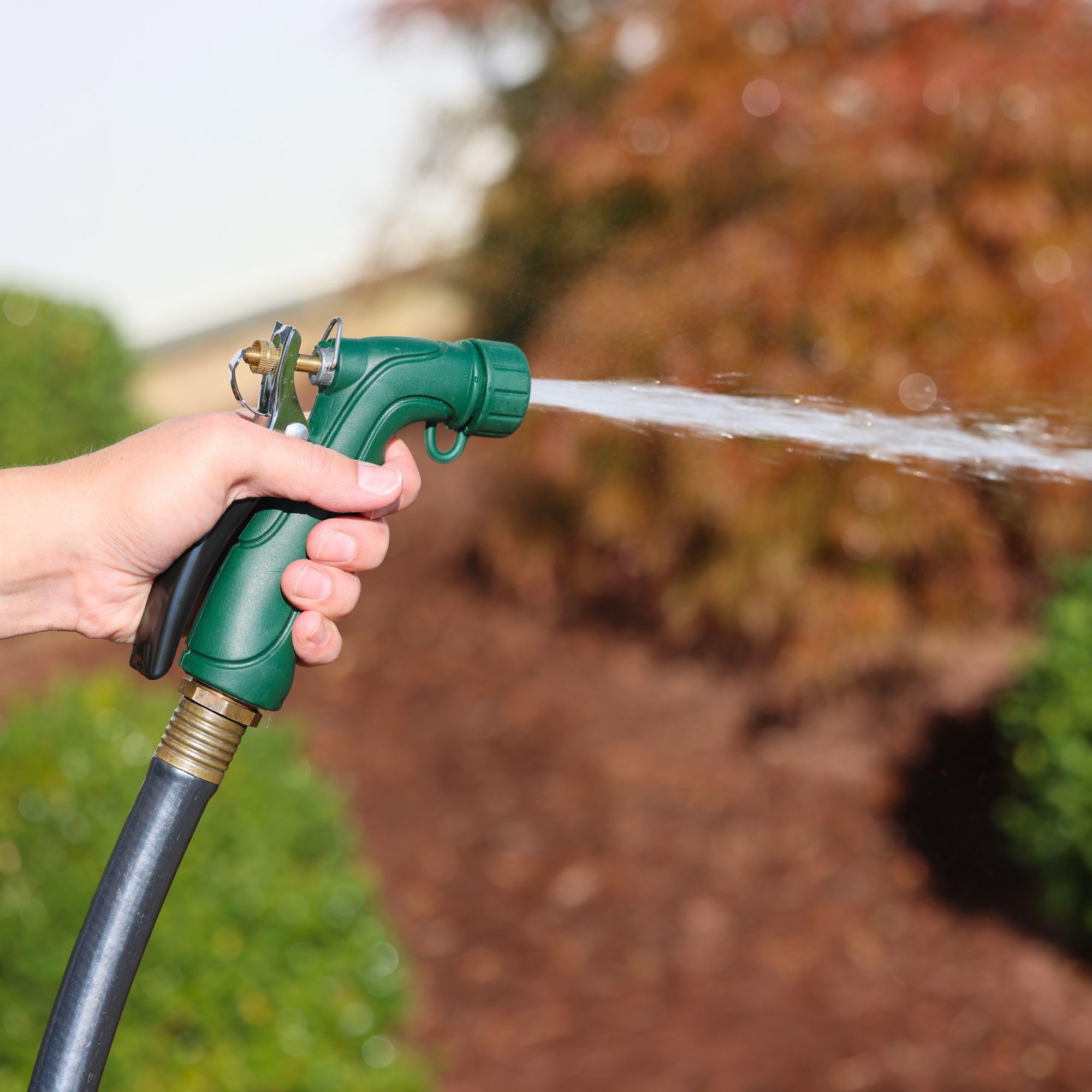 Melnor adjustable spray tip switches from rinse to jet as needed.