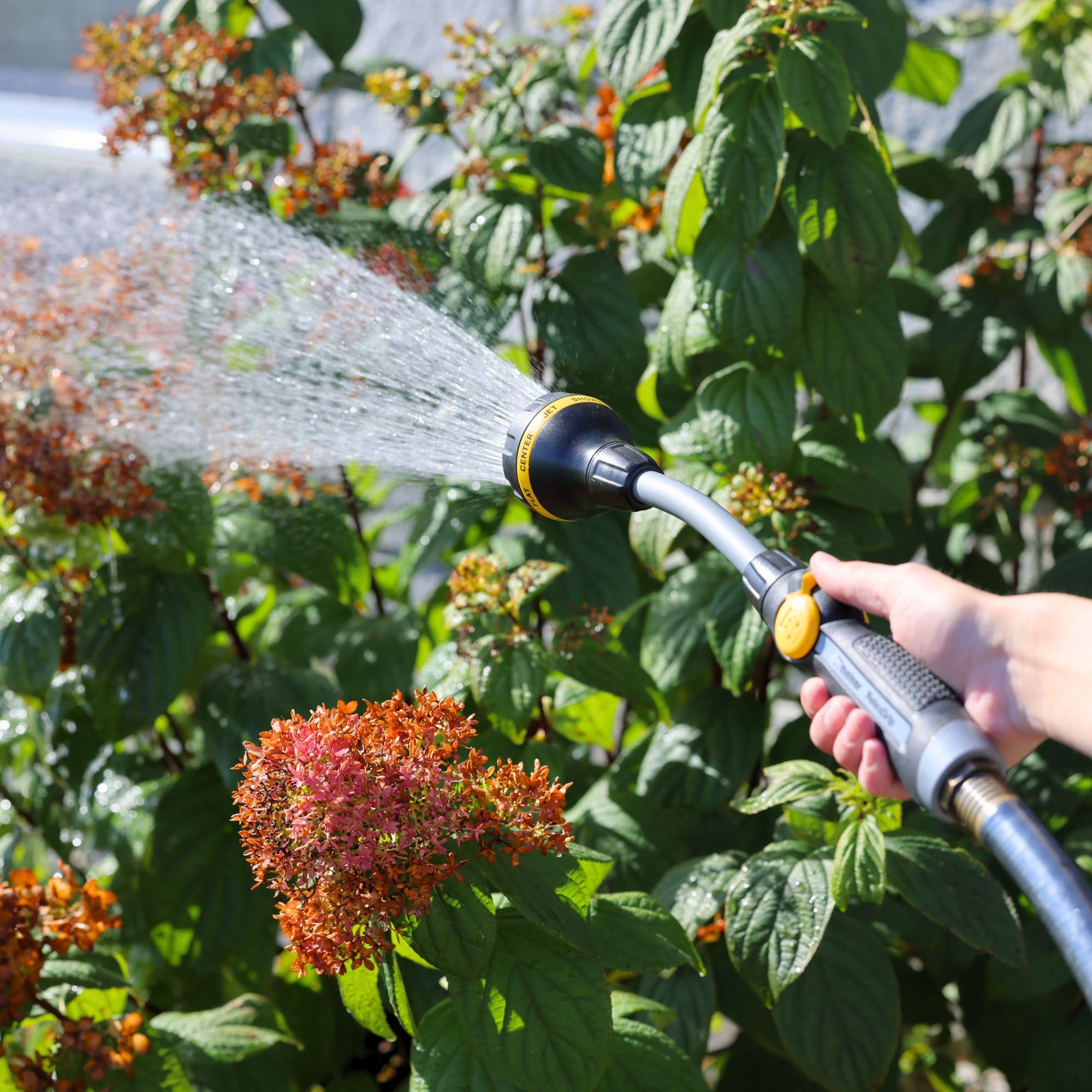 Melnor Relax Grip 8 patterns provide versatile watering options.