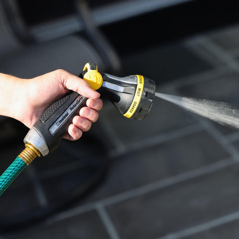 Melnor RelaxGrip used to rinse sidewalk with strong spray