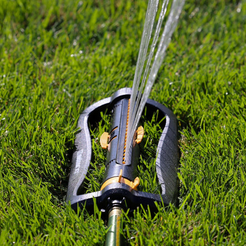 Melnor XT Turbo Sprinkler 2-way adjustable pattern adapts to yard size.