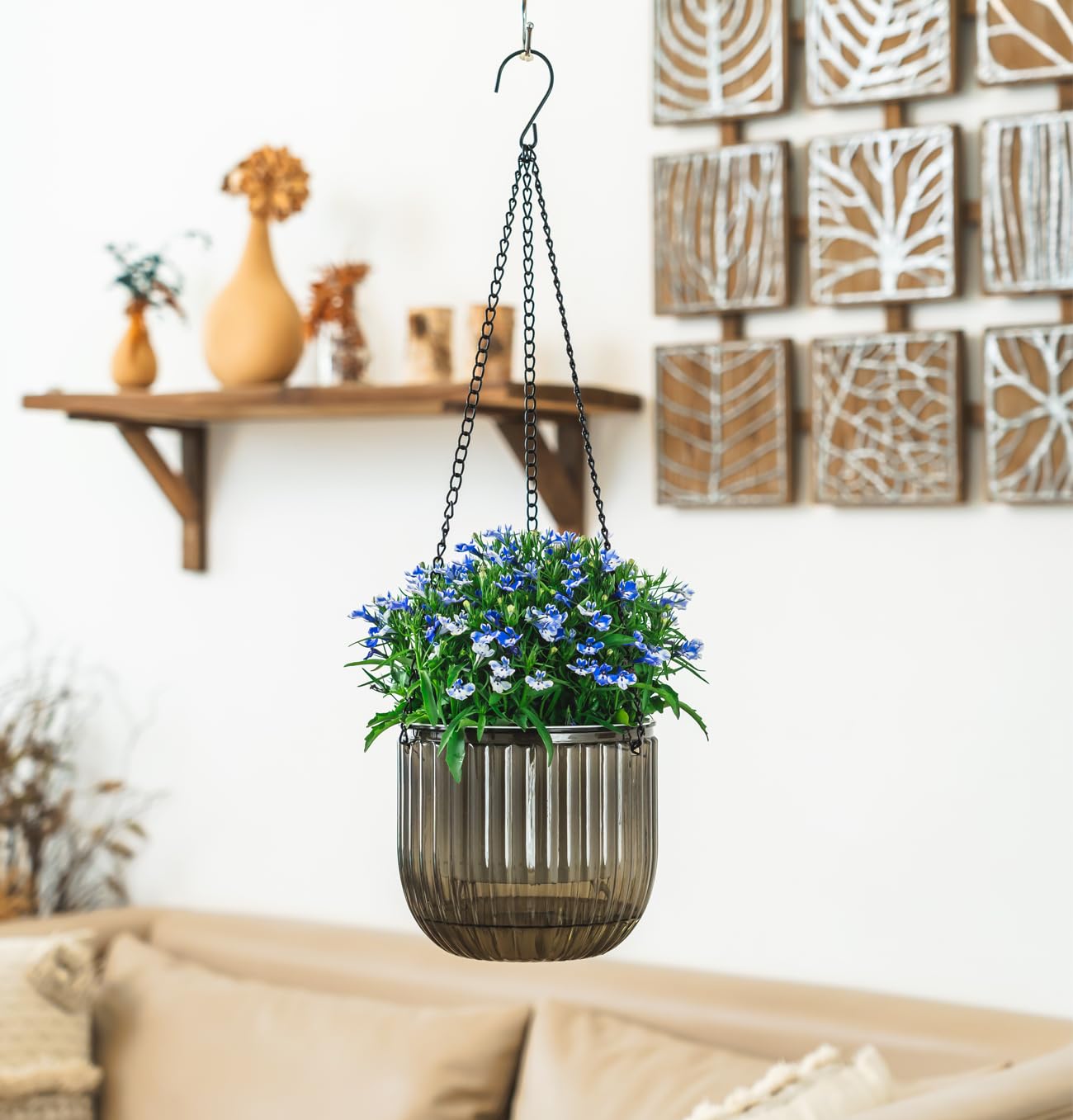 Melphoe inner-pot drainage holes, promotes air flow to plant roots.