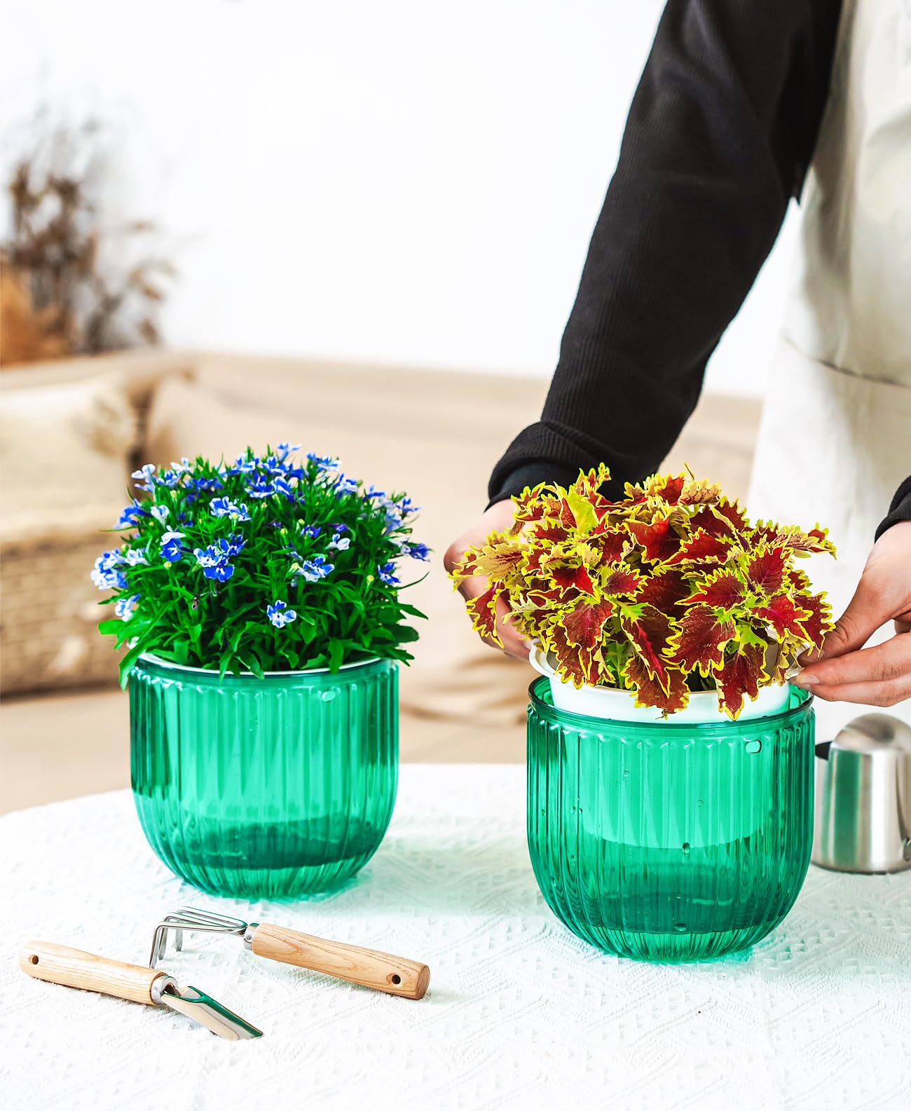 Melphoe emerald hanging planter suits various plants and spaces.