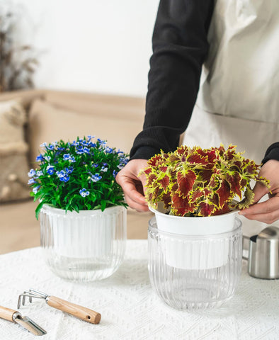 Melphoe self-watering design reduces refill frequency during trips