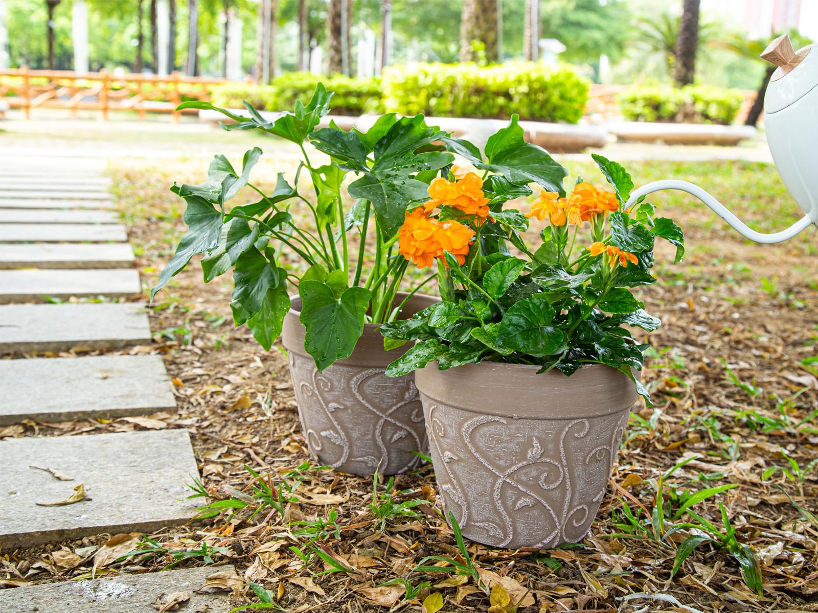 Melphoe plant pot weather-resistant resin resists fading and cracking