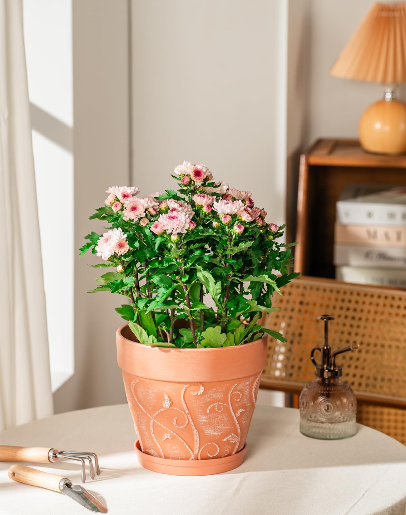 Imitation terracotta texture with vine-embossed pattern on Melphoe pot.