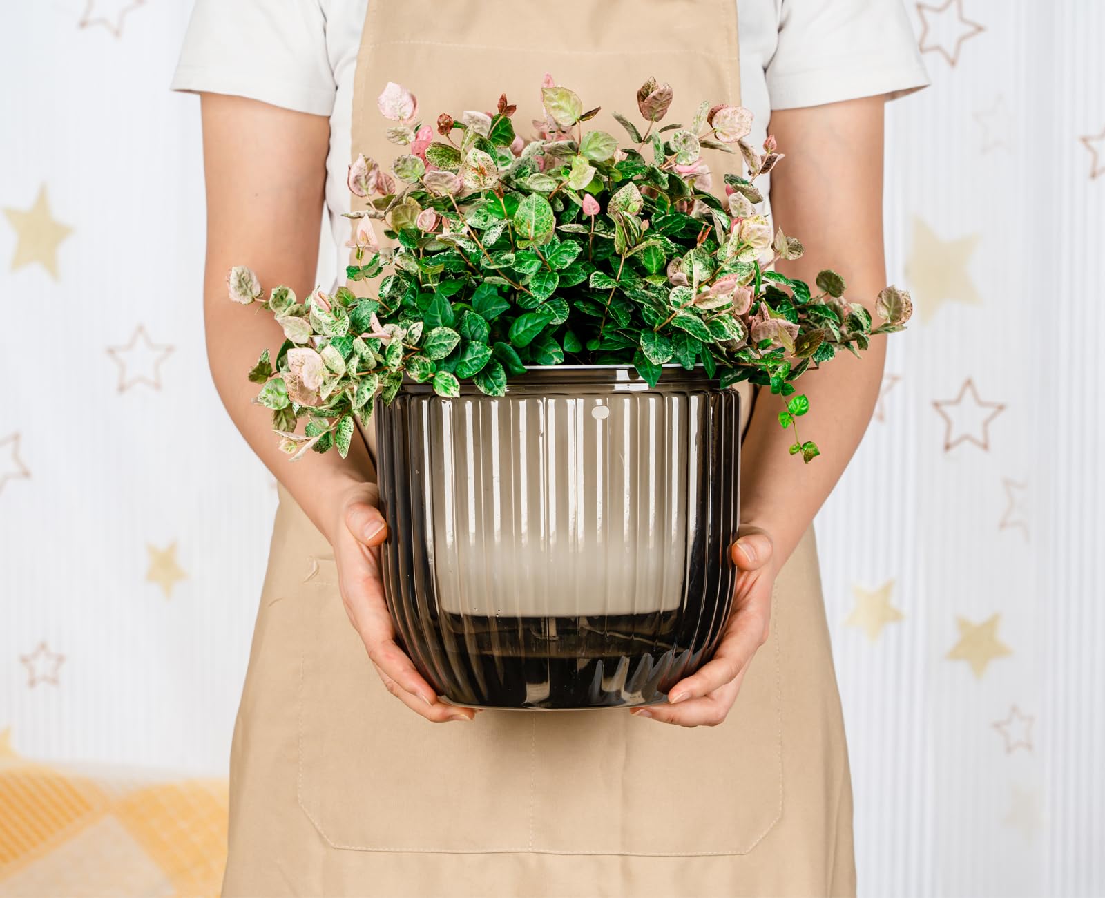 Melphoe planter uses sturdy PET and chain for outdoor durability.