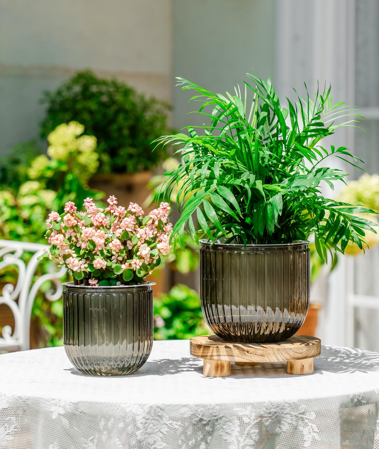 Melphoe self-watering pot visible water level helps you monitor moisture easily.
