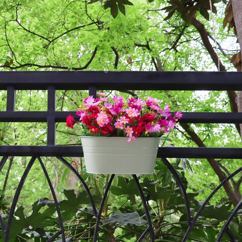 Meltset M oval planters with ample space for multiple plants.