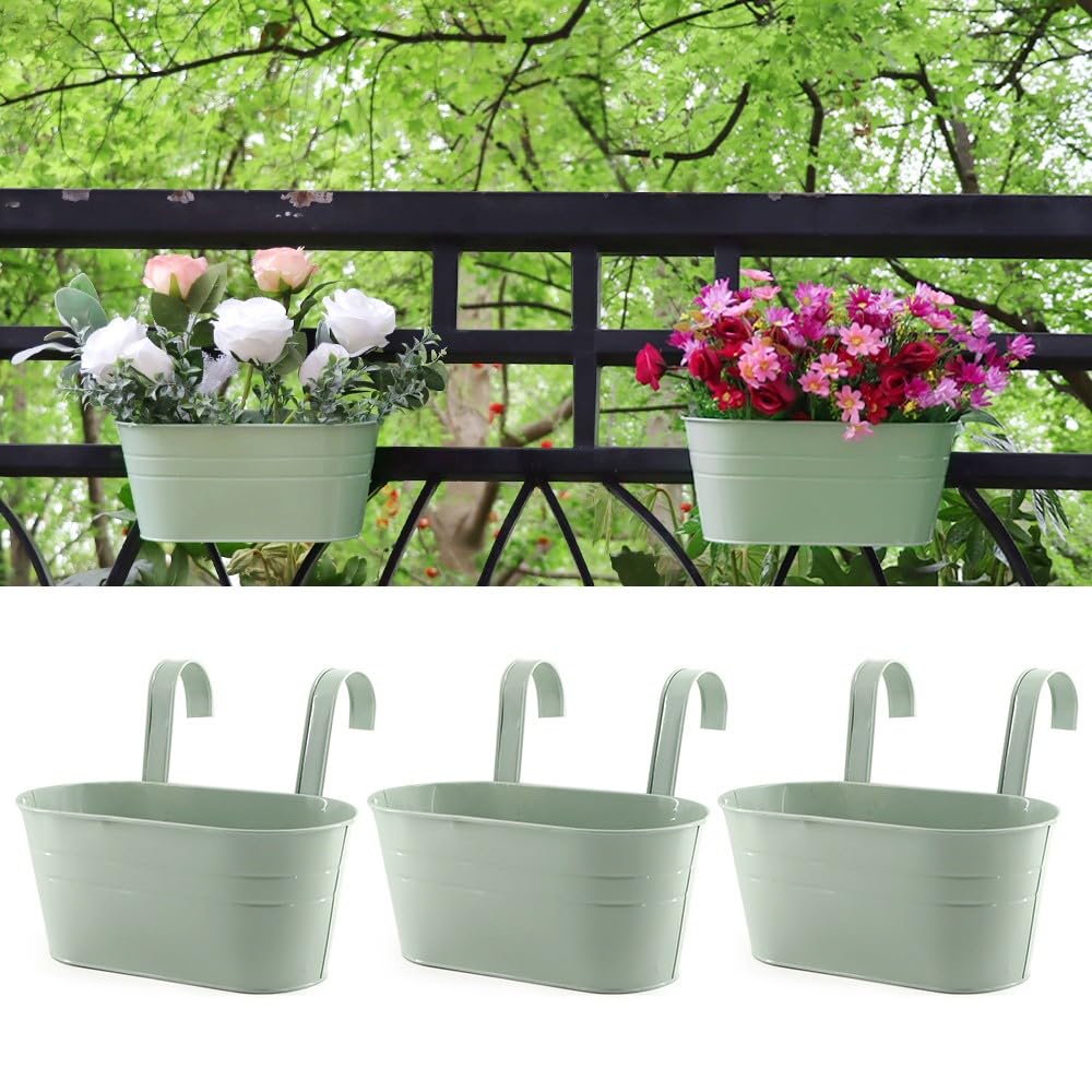 Meltset M railing planter hook opening for tool-free balcony hanging.