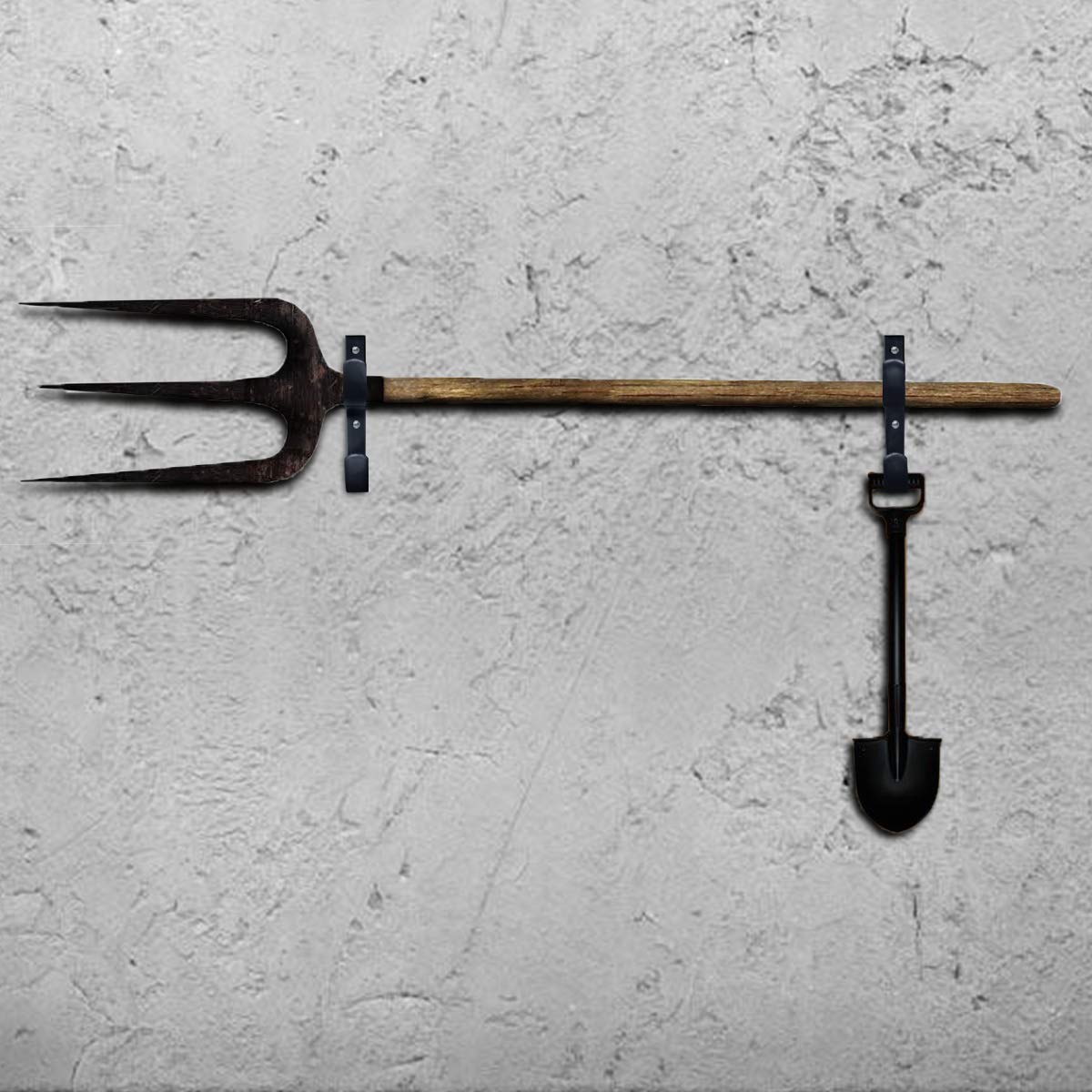 MENG ZHI AO two-piece set keeping pool tools within reach.