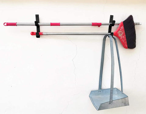 MENG ZHI AO pool pole hanger mounted on fence for quick access.