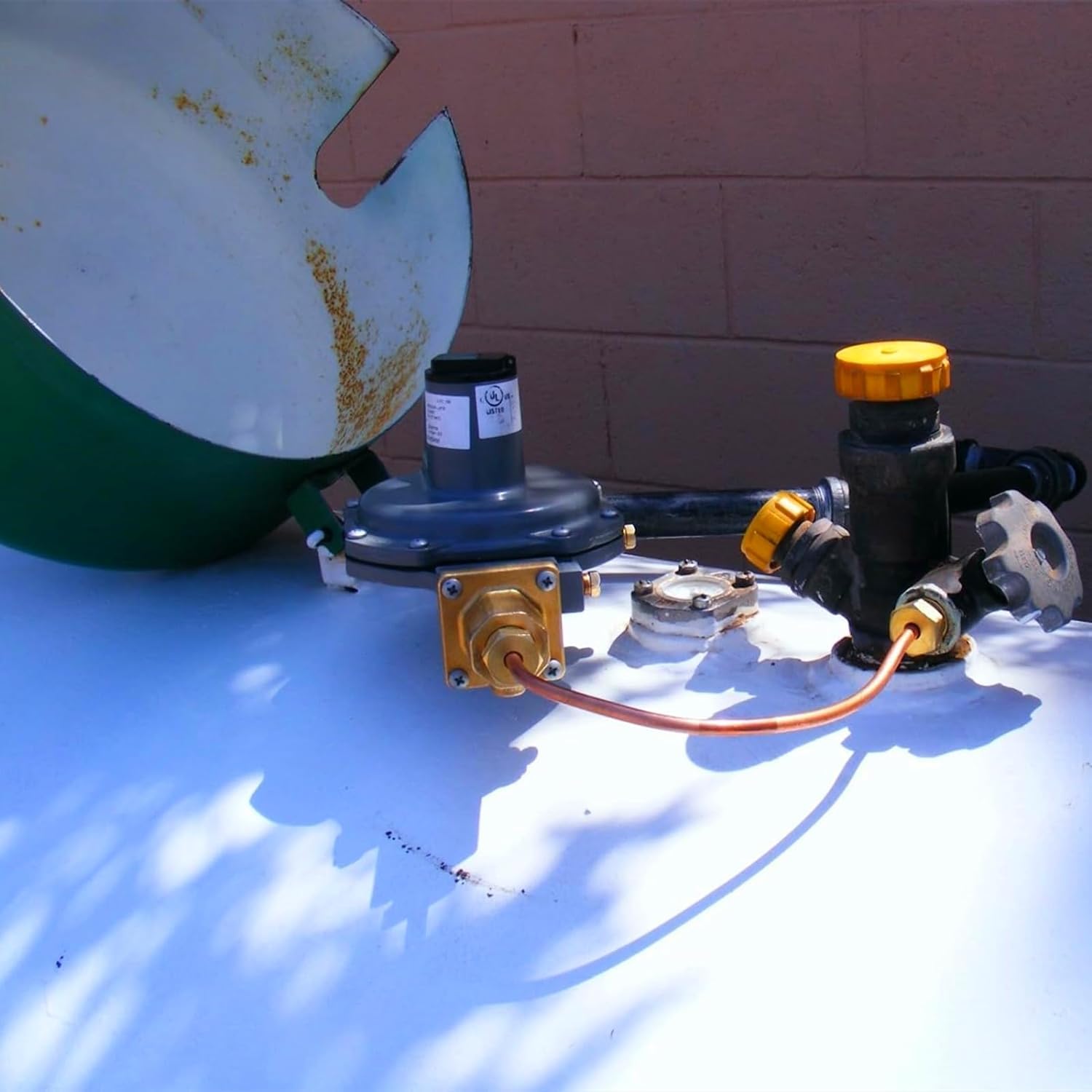 MENSI POL-to-POL copper tubing demonstrates easy tank switching and secure fittings.