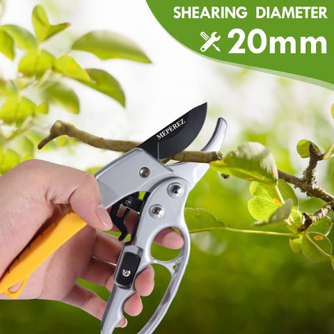 MEPEREZ pruning shears handle close-up demonstrates ergonomic grip for comfortable pruning.