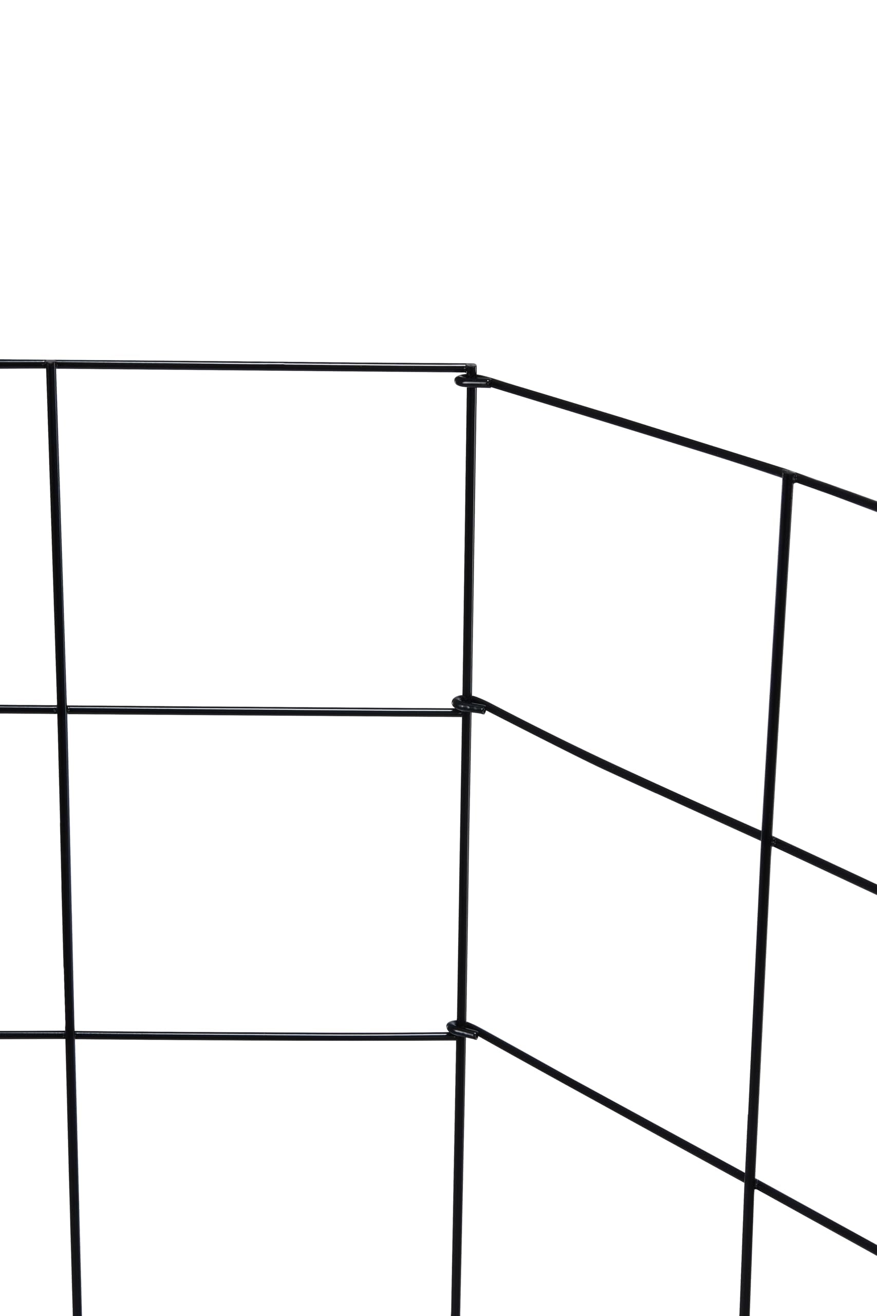 Meranti Trellis weather-resistant construction withstands rain and sun.