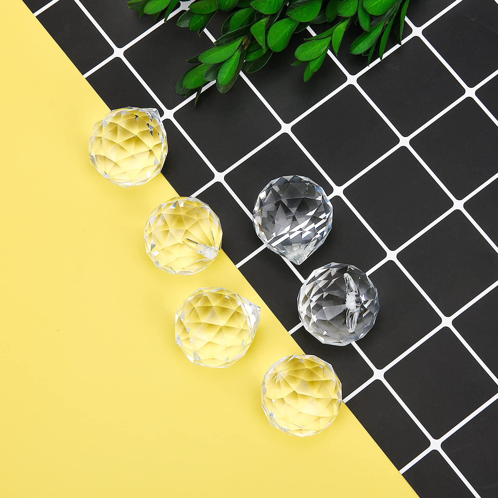 MerryNine glass prism beads reflect light for a bright room mood.
