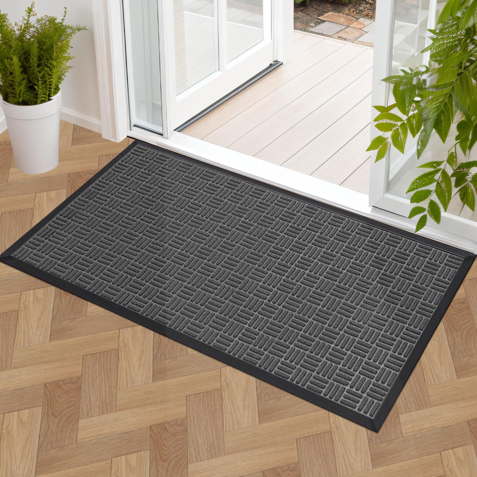 Mibao front door mat with absorbent polypropylene fibers keeps entry dry and clean.