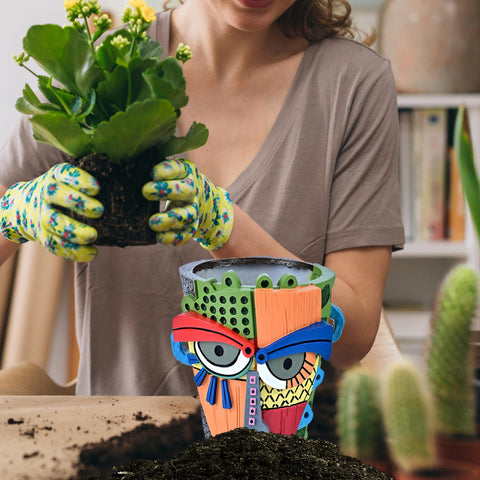 Midogaigai pot features drainage hole for healthy plant watering.