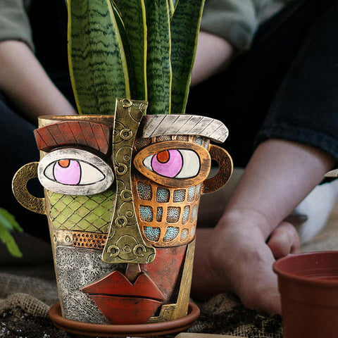 Midogaigai indoor-outdoor planter suits kitchens, balconies, and offices