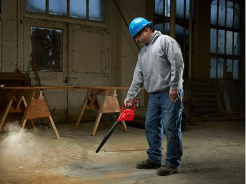 Milwaukee 0884-20 ergonomic grip and slim nozzle for comfortable operation