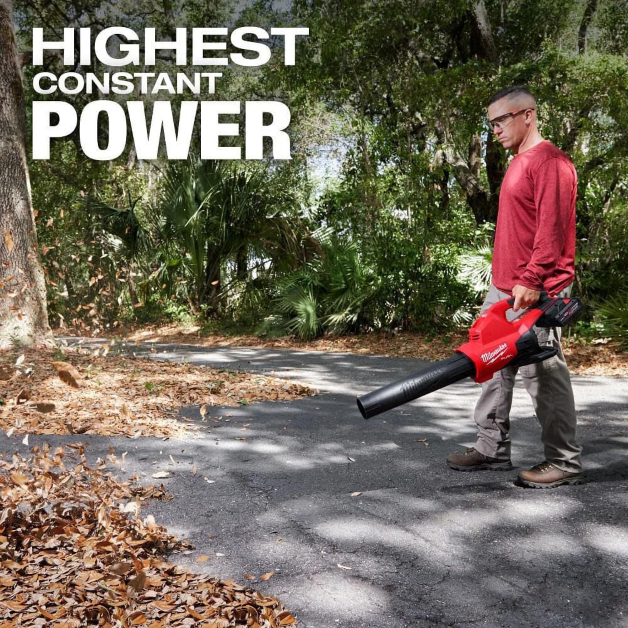 Milwaukee M18 Fuel Dual Battery Blower grip and handling offers comfortable, controlled use.