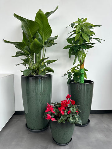 MinCHI257 versatile planter for indoor or outdoor use supports flexible placements.