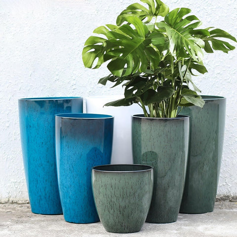 MinCHI257 11-inch planter fits compact spaces with style