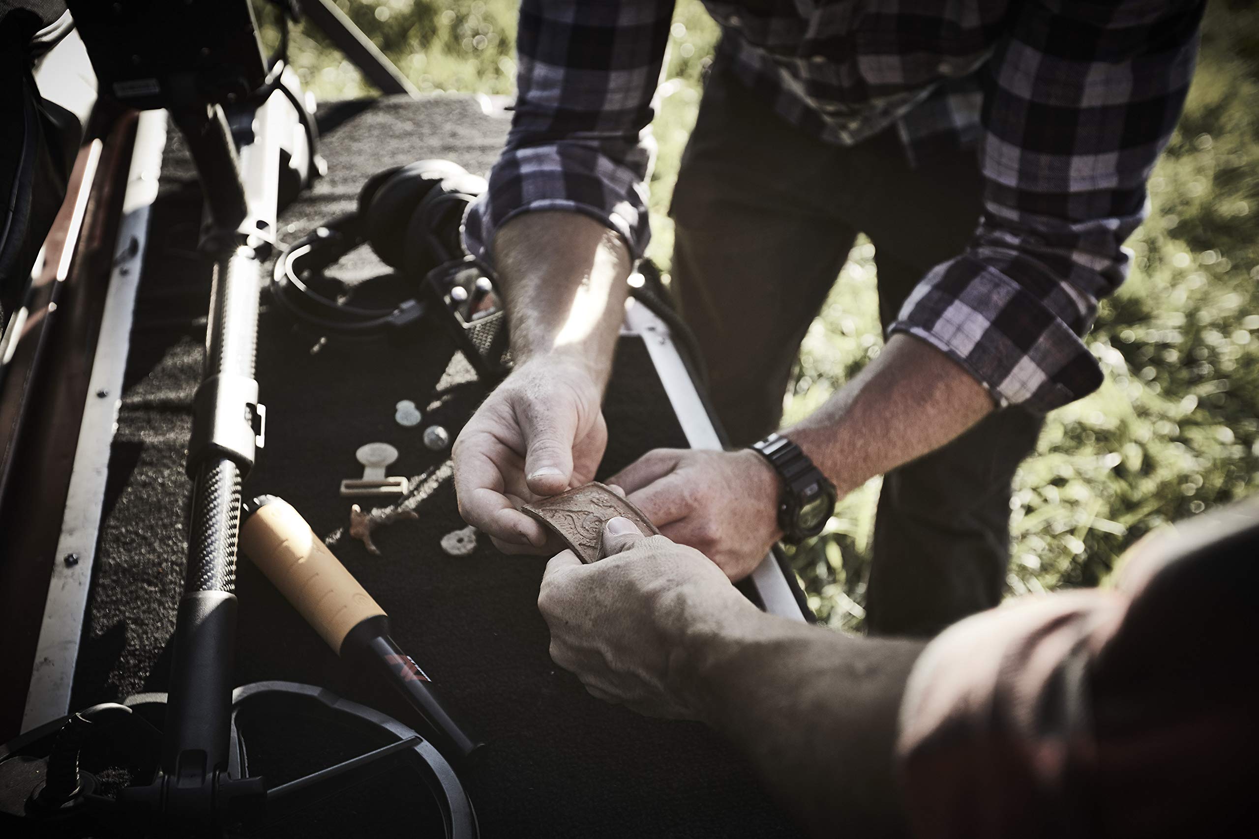 MINELAB PRO-FIND 35 holster and lanyard included for quick access.