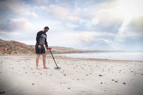 MINELAB Vanquish 440 ergonomic grip improves long-hunt comfort.