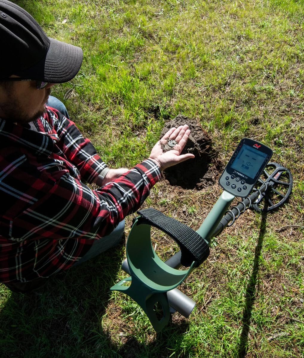 MINELAB X-Terra PRO LCD backlit display enables nighttime hunting