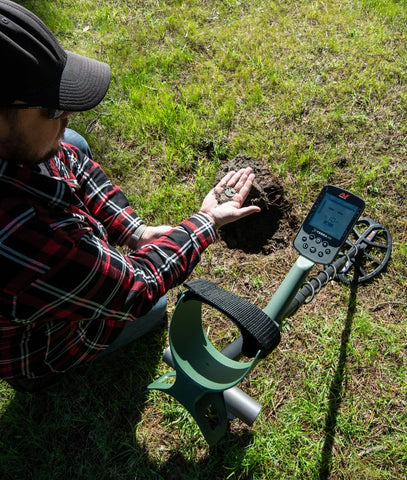 MINELAB X-Terra PRO LCD backlit display enables nighttime hunting