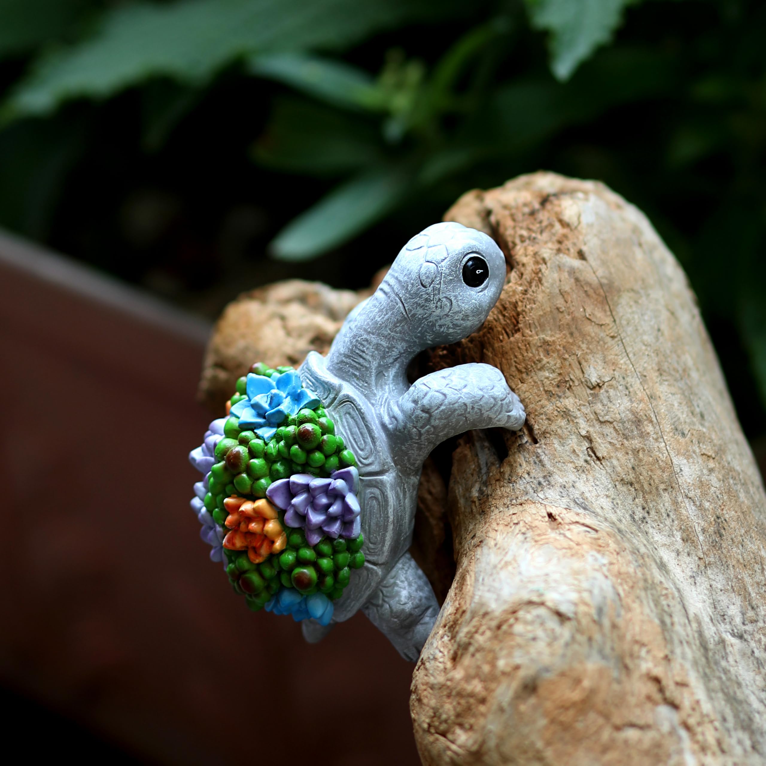 Mini Turtle Statue resin hook doubles as a lightweight pot hanger for hanging displays.