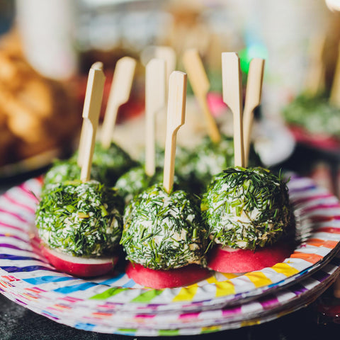 Versatile Minisland skewer for cocktails and small bites at events