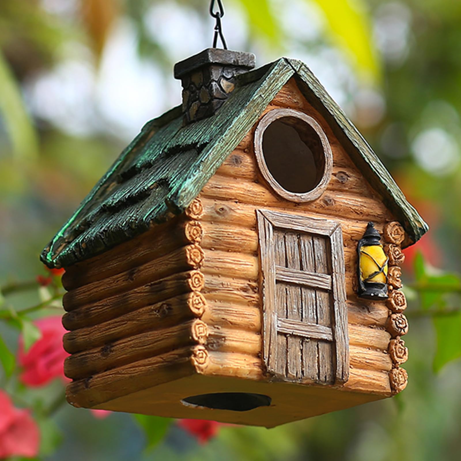 MINWOLF compact bird house suits yards while protecting residents.