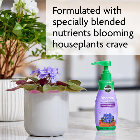 Miracle-Gro Blooming Houseplant Food African violet leaf-avoidance tip ensures leaf safety.