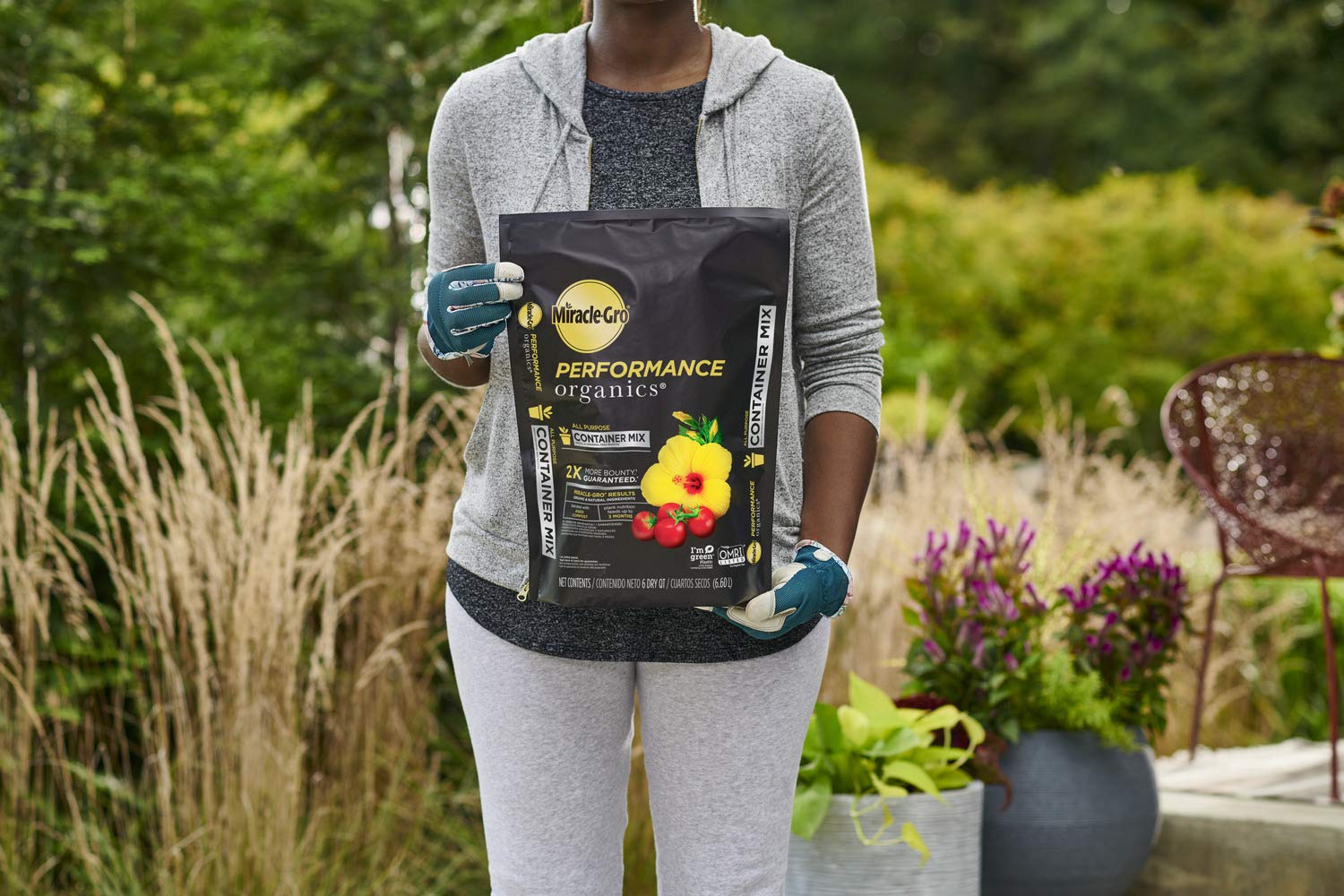 Garden scene with containers using Miracle-Gro mix boosts blooms.