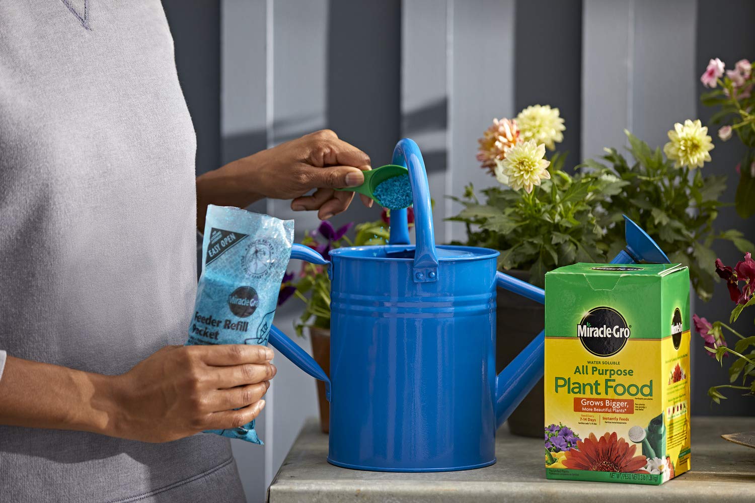 Garden Feeder compatibility with Miracle-Gro for simple, mess-free feeding.