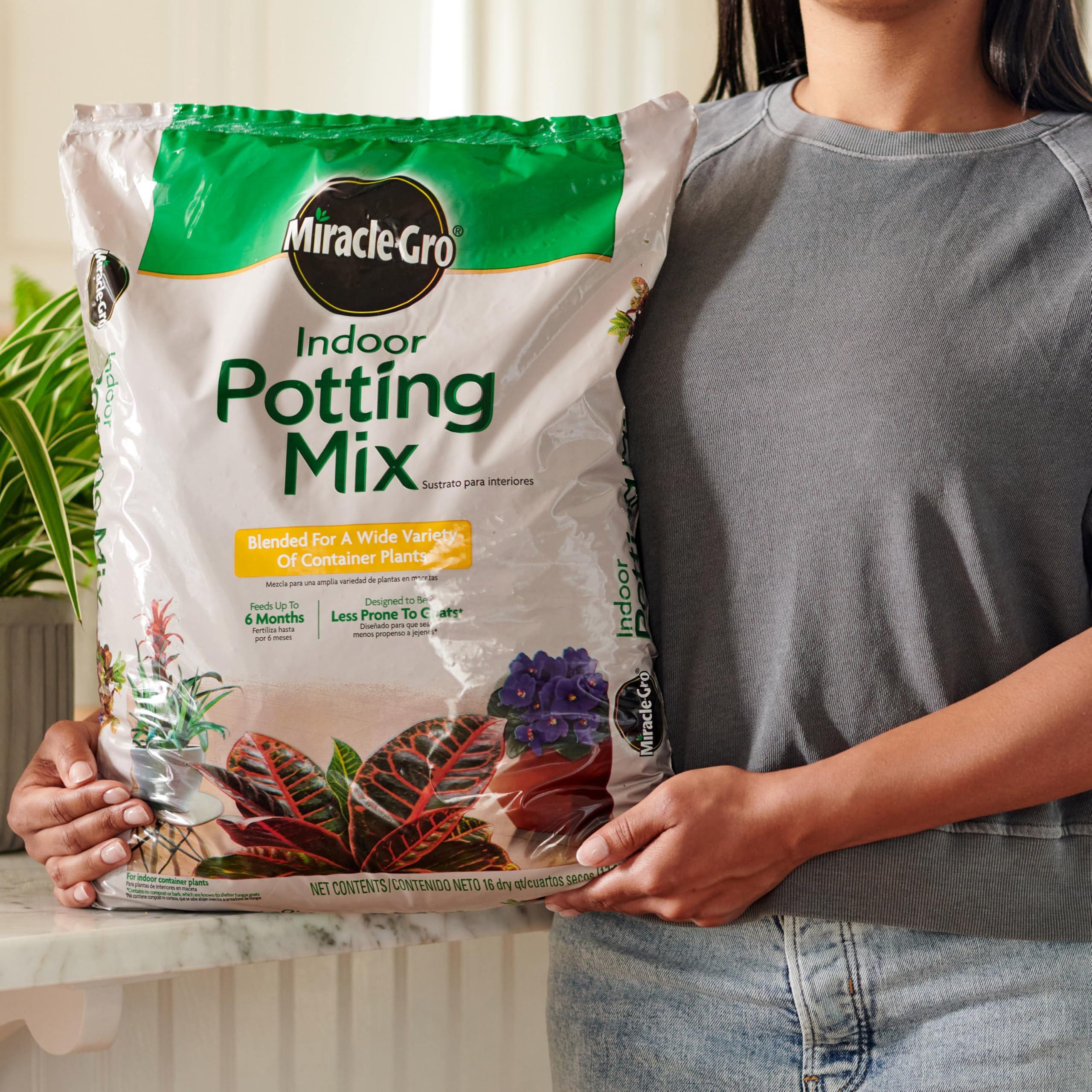 Miracle-Gro Indoor Potting Mix enables easy watering thanks to coconut coir.