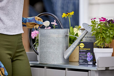 Miracle-Gro 1 lb bag ready to support flowering plants