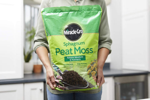 Miracle-Gro Sphagnum Peat Moss with plant food, ideal for quick, nutrient-rich potting mixes.