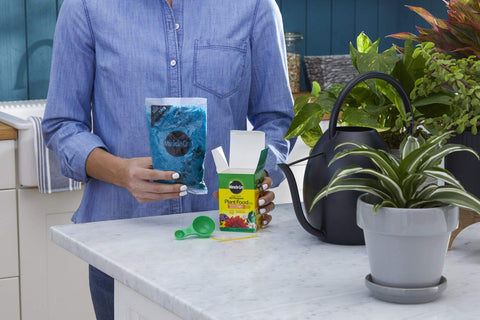 Miracle-Gro water soluble plant food scoop enables precise indoor plant feeding