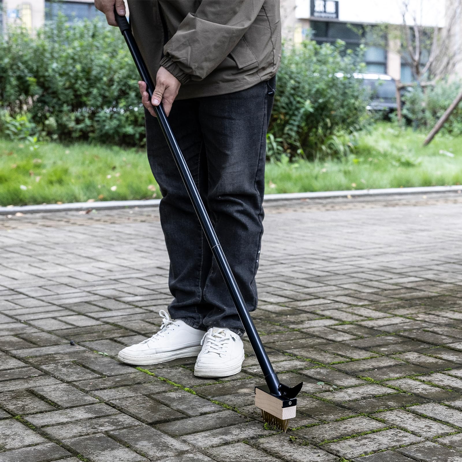 Mitclear curved scraper head loosens weeds on cracks and roof edges