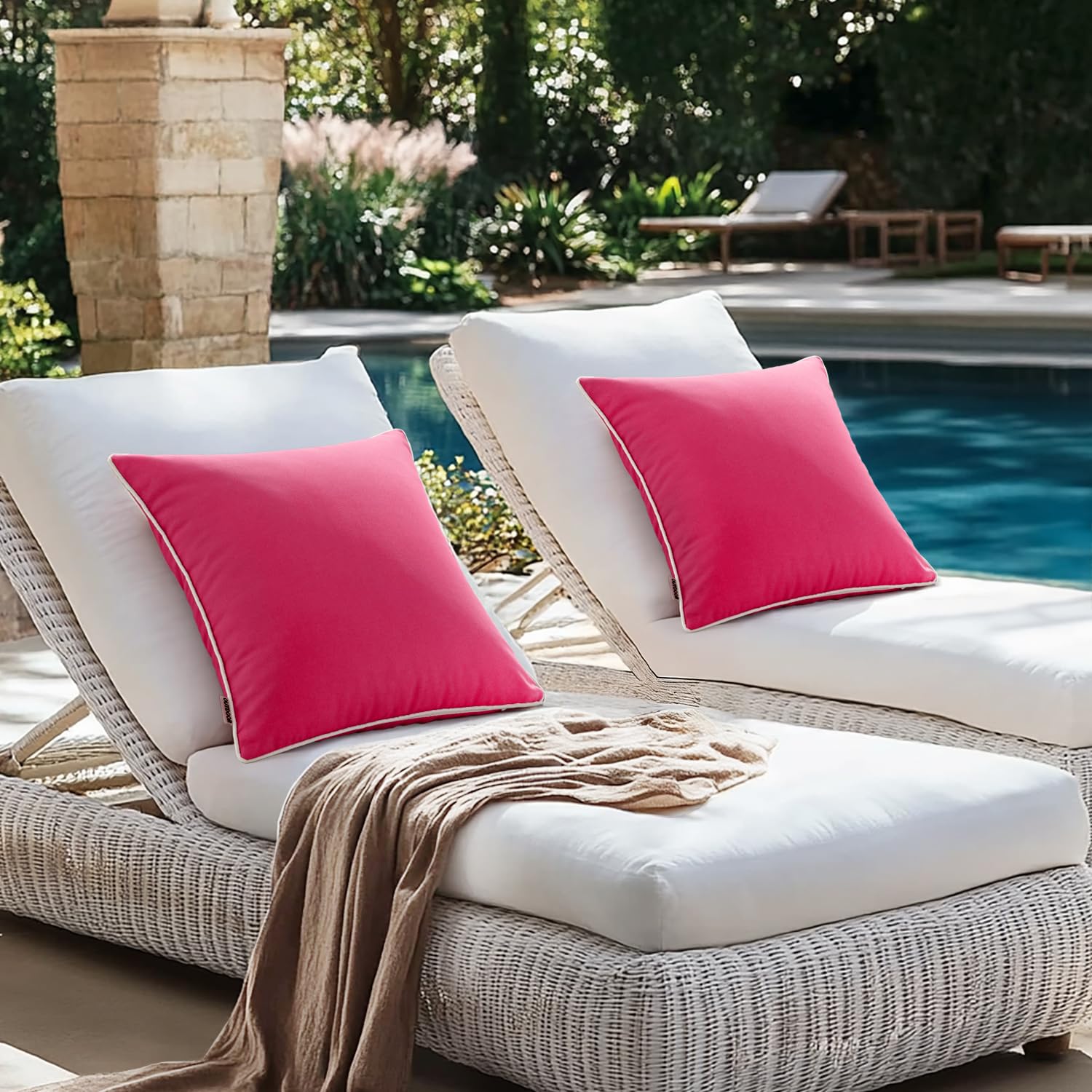 MIULEE easy-care pillow covers are machine washable.