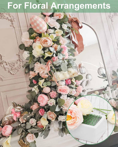 Mklsit chicken wire used to create a wedding floral frame and backdrop
