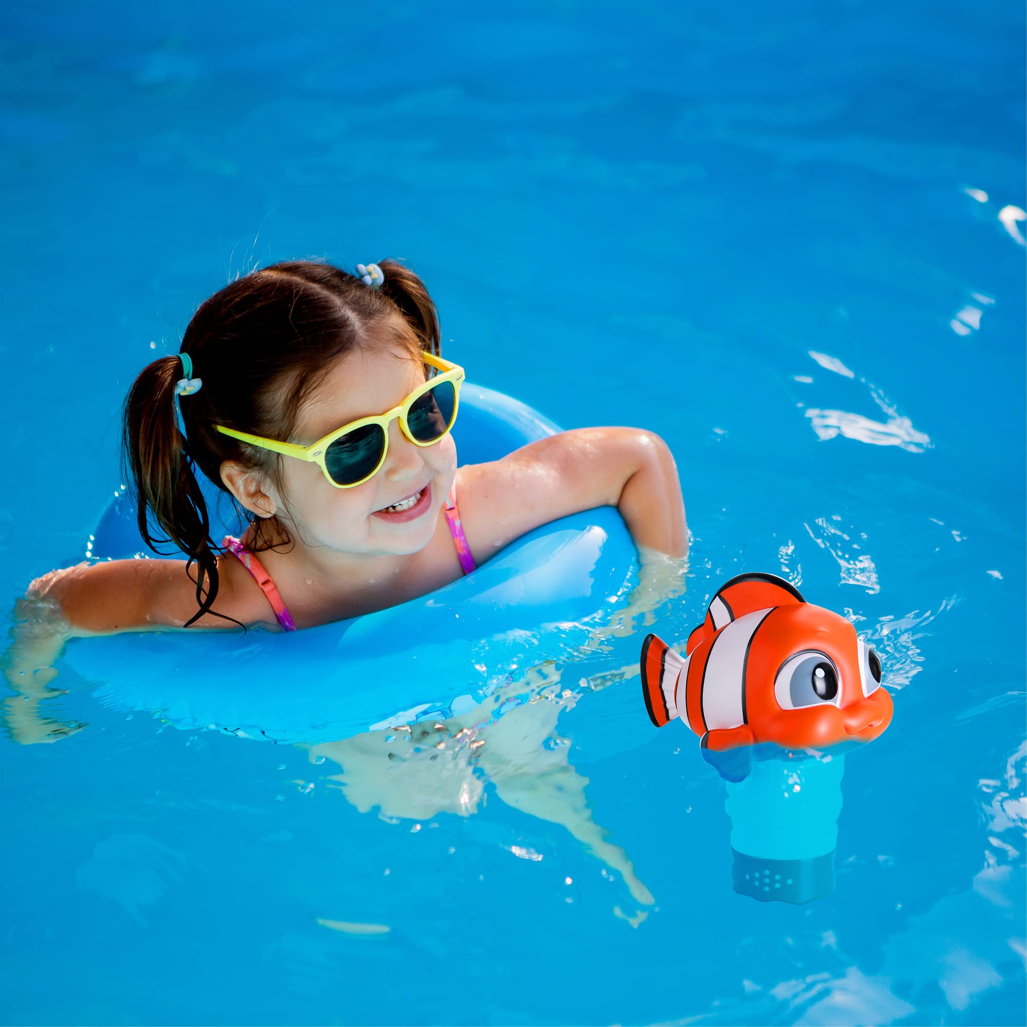 MKLZ chlorine floater keeps water balanced while you enjoy family time.
