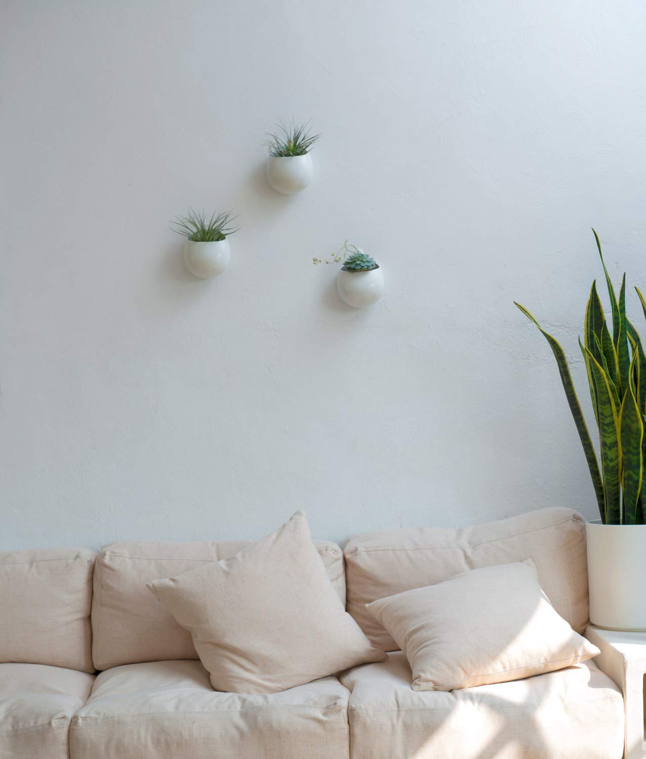 Mkono round ceramic hanging planter with modern matte finish for succulents