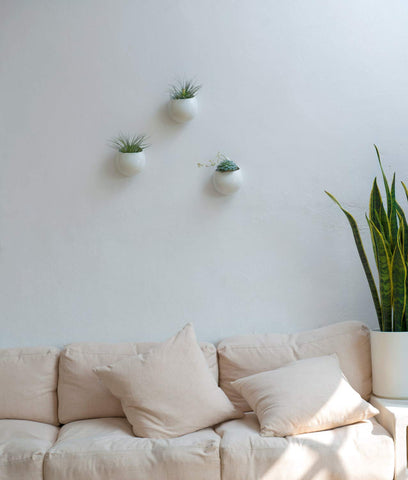 Mkono round ceramic hanging planter with modern matte finish for succulents