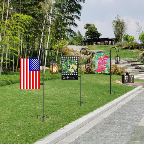 Monalife-outdoor-wedding-aisle-decoration depicts a charming flag display option.